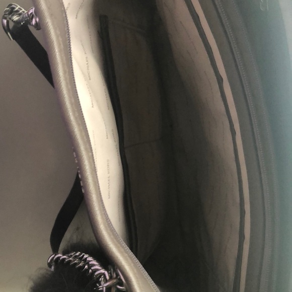 Large Michael Kors Tote - Picture 4 of 4